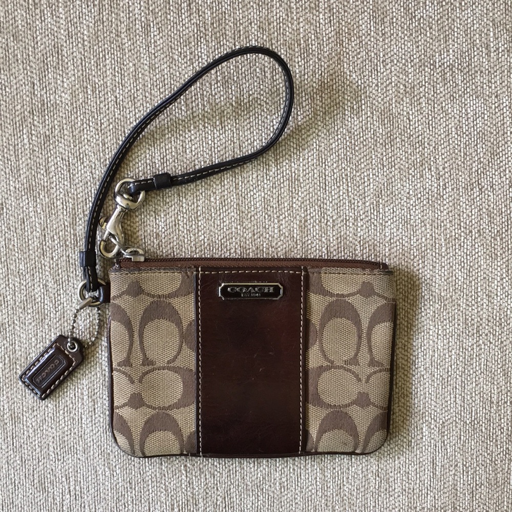 Coach classic C wristlet